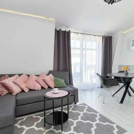 Charming In With Parking By Renters